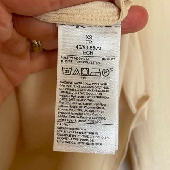 NWT Banana Republic Silky Long Sleeve V Neck Blouse in Ivory Size XS Minimalist - Picture 5 of 10